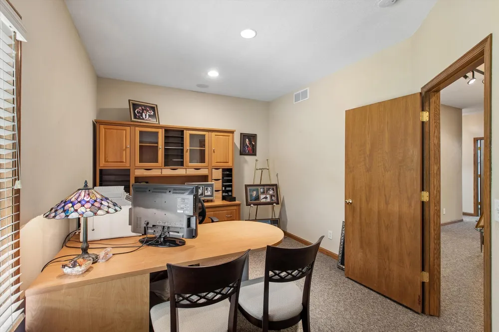 412 E 135th St, Burnsville, MN 55337