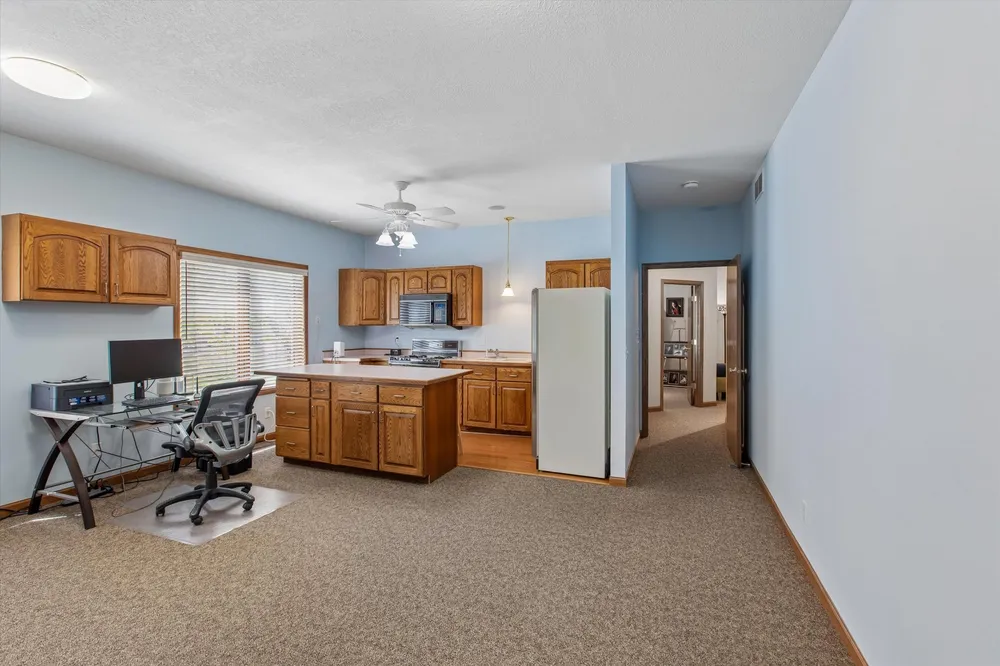 412 E 135th St, Burnsville, MN 55337