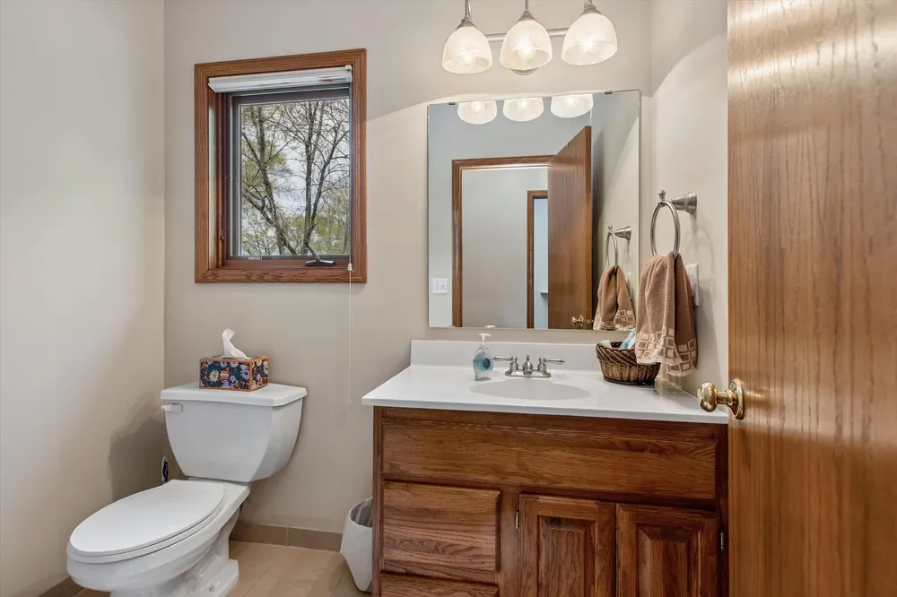 412 E 135th St, Burnsville, MN 55337