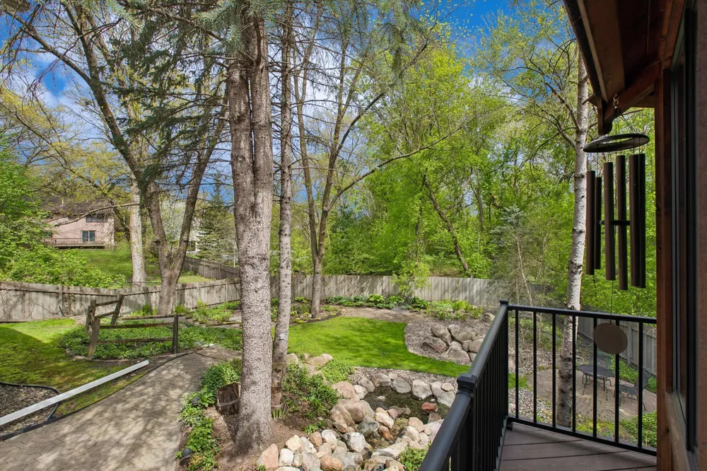 412 E 135th St, Burnsville, MN 55337