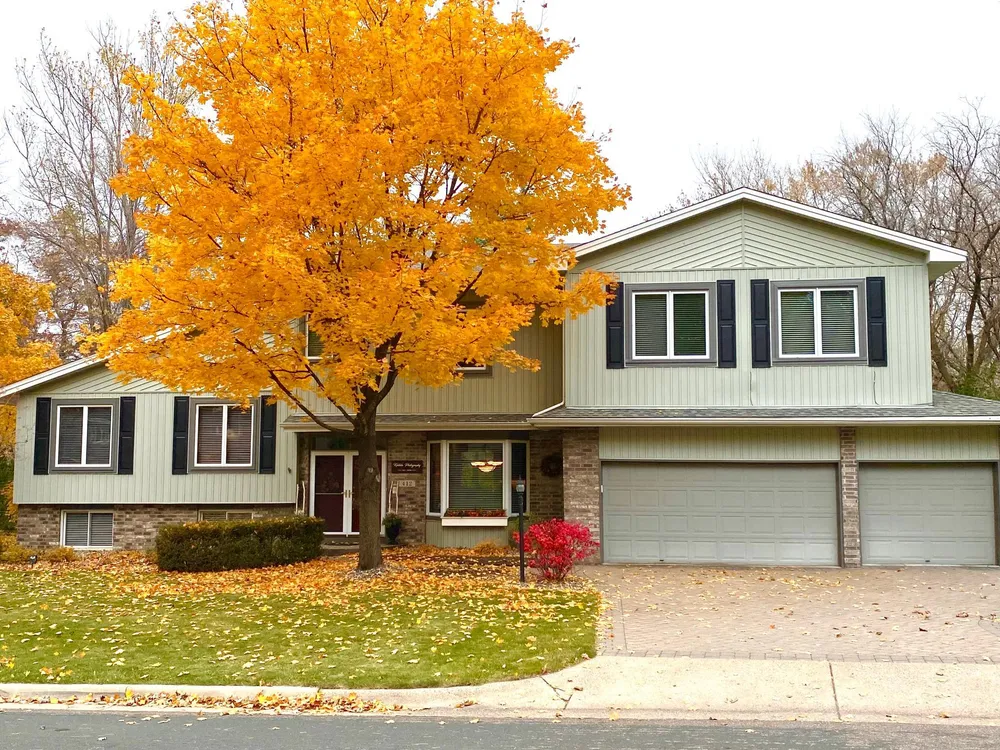 412 E 135th St, Burnsville, MN 55337