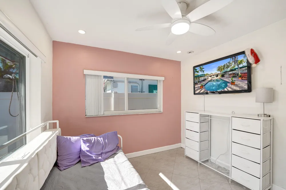 1036 NE 9th Ave, Fort Lauderdale, FL 33304