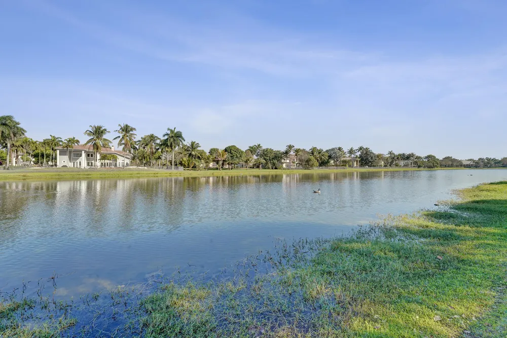 2846 Juniper Ln, Davie, FL 33330
