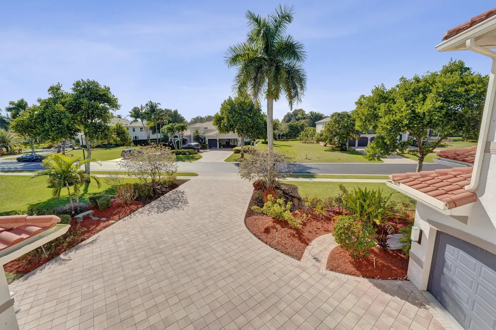 2846 Juniper Ln, Davie, FL 33330