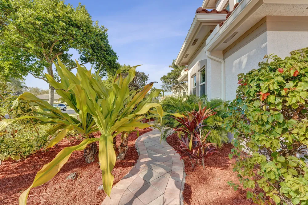 2846 Juniper Ln, Davie, FL 33330