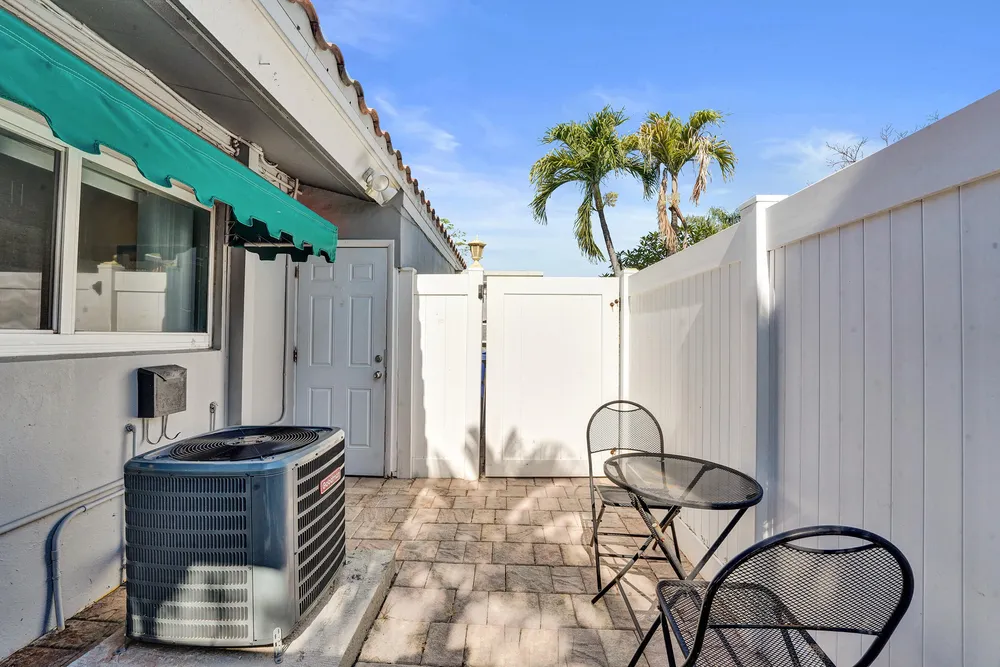 1036 NE 9th Ave, Fort Lauderdale, FL 33304