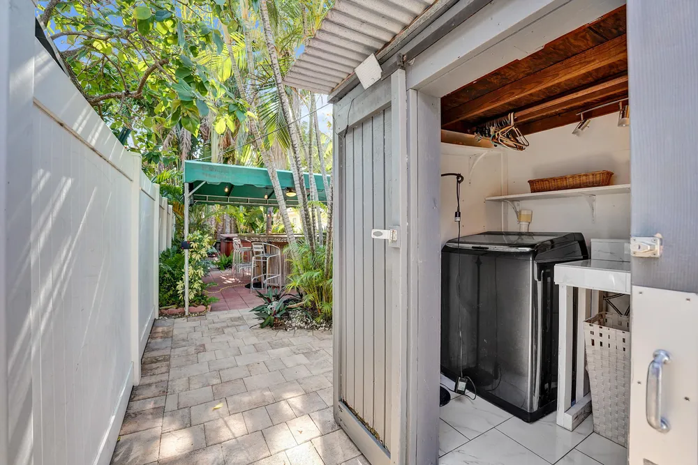 1036 NE 9th Ave, Fort Lauderdale, FL 33304