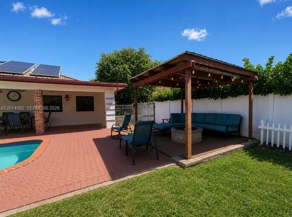 8882 SW 1st Pl, Coral Springs, FL 33071