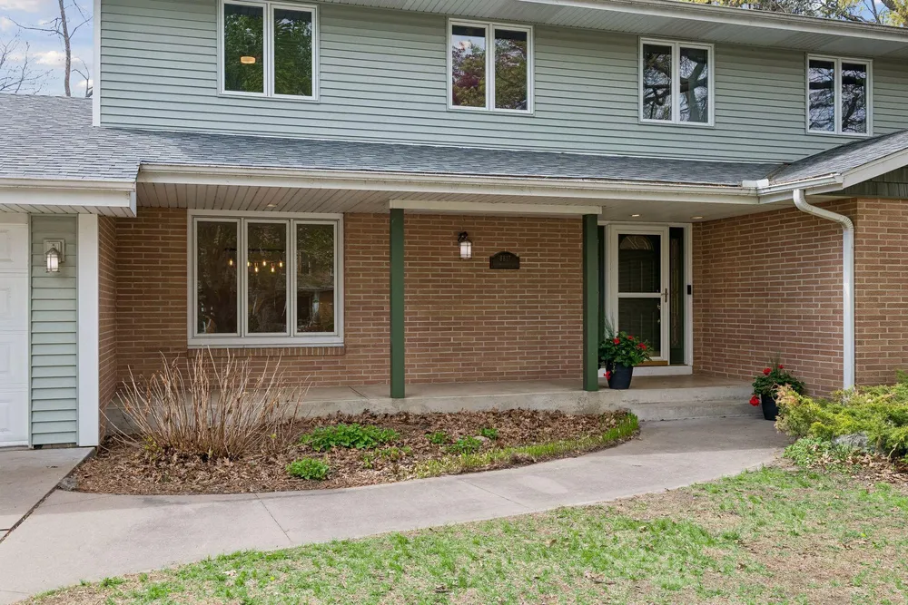 8817 Westmoreland Ln, Saint Louis Park, MN 55426