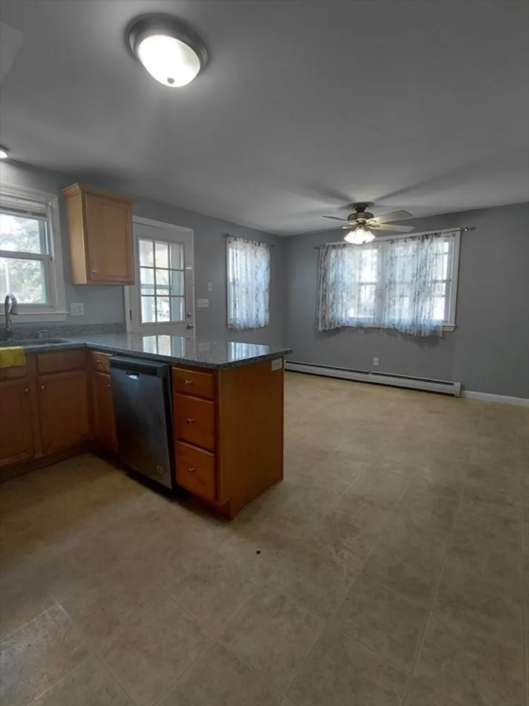 627 Westford St, Lowell, MA 01851