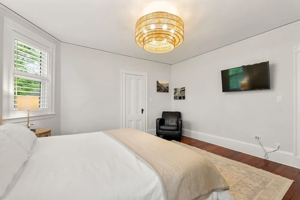 1469 Centre St, Newton, MA 02461