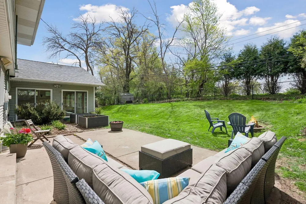 8817 Westmoreland Ln, Saint Louis Park, MN 55426