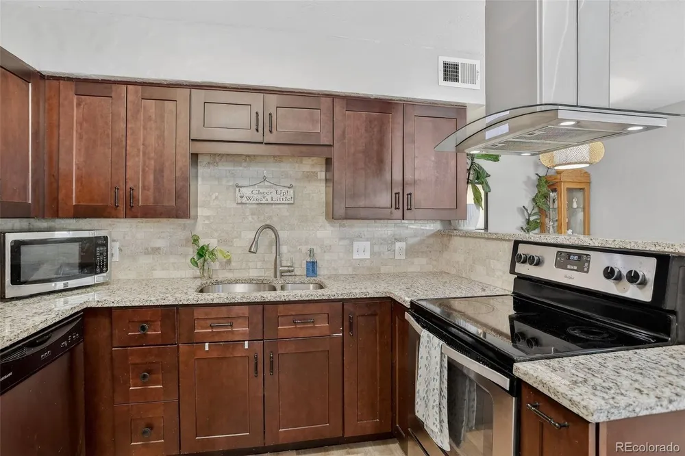 1830 Newland Ct, Lakewood, CO 80214