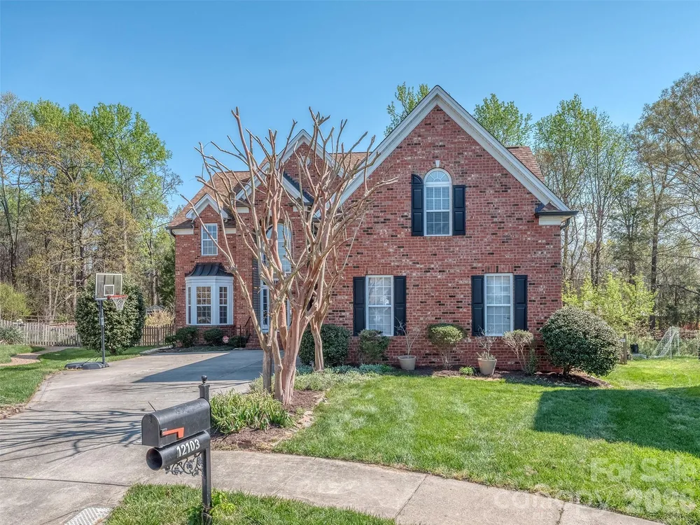 12103 Crescent Run Ct, Charlotte, NC 28277