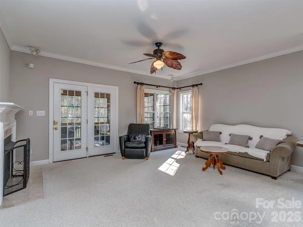 12103 Crescent Run Ct, Charlotte, NC 28277