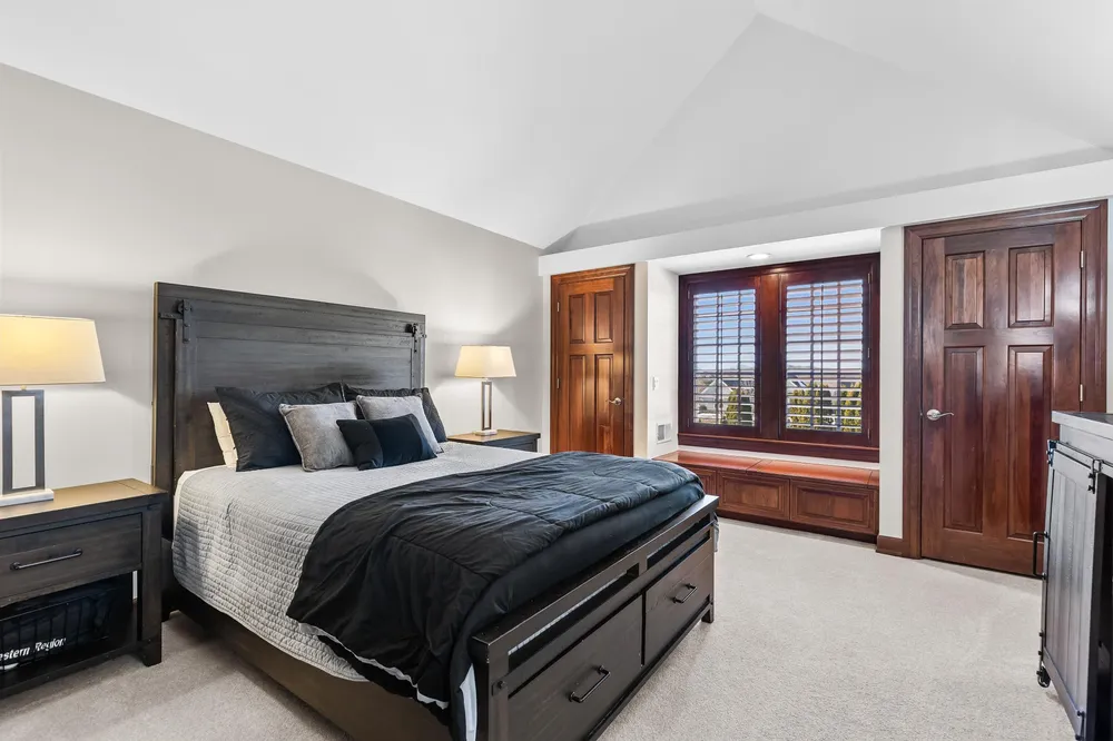 18313 Nicklaus Way, Eden Prairie, MN 55347