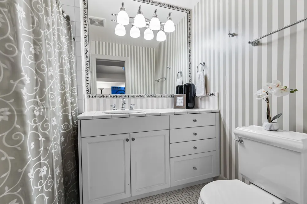 18313 Nicklaus Way, Eden Prairie, MN 55347