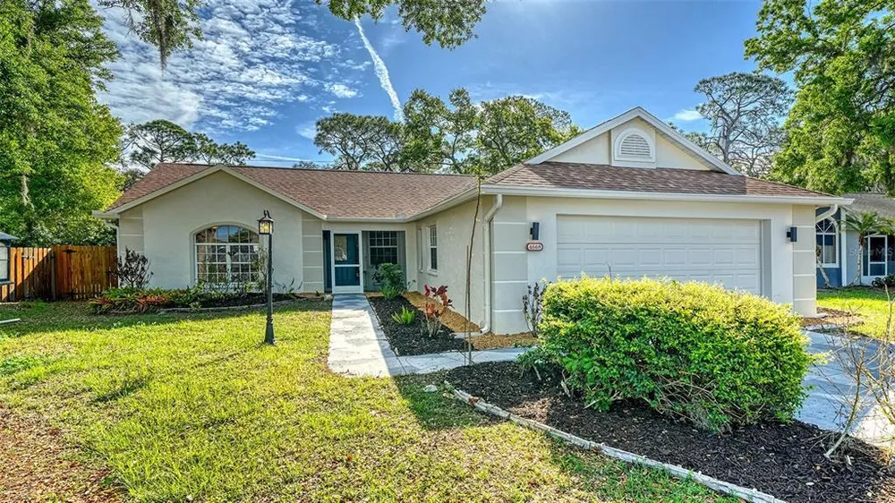 4668 Hamlets Grove Dr, Sarasota, FL 34235