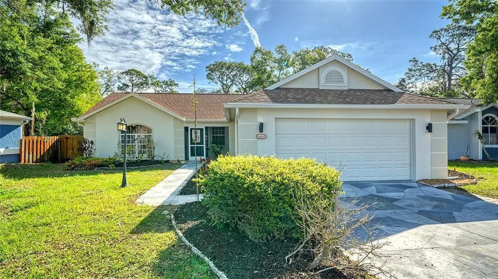4668 Hamlets Grove Dr, Sarasota, FL 34235
