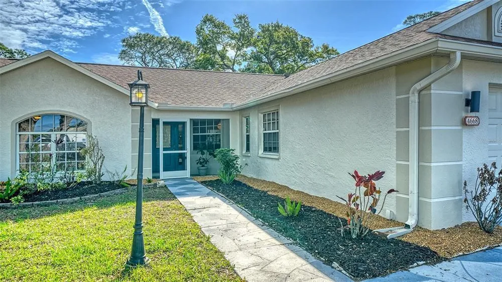 4668 Hamlets Grove Dr, Sarasota, FL 34235