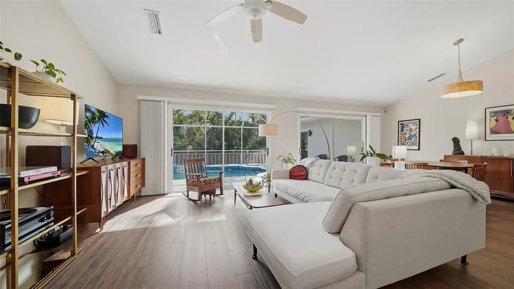 4668 Hamlets Grove Dr, Sarasota, FL 34235