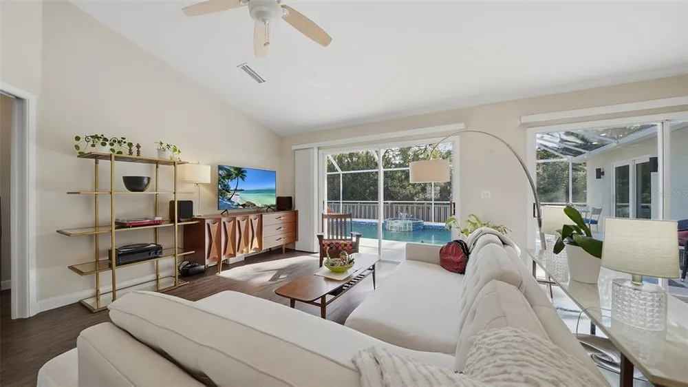 4668 Hamlets Grove Dr, Sarasota, FL 34235