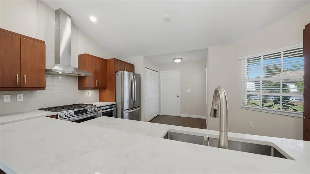 4668 Hamlets Grove Dr, Sarasota, FL 34235