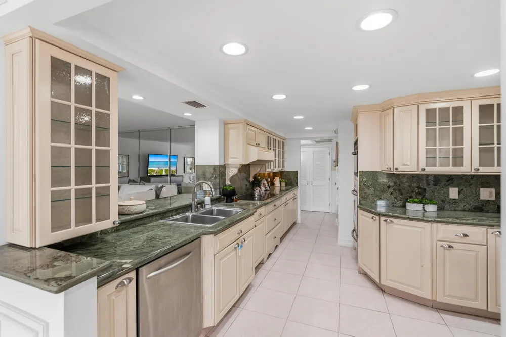 4900 N Ocean Blvd, Lauderdale-by-the-Sea, FL 33308