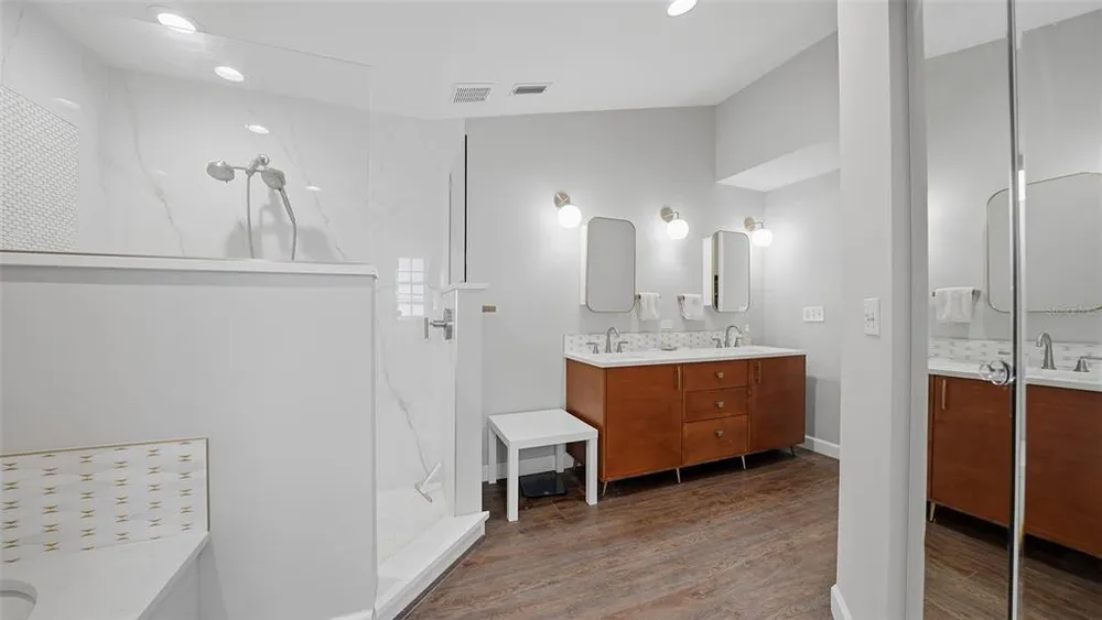 4668 Hamlets Grove Dr, Sarasota, FL 34235
