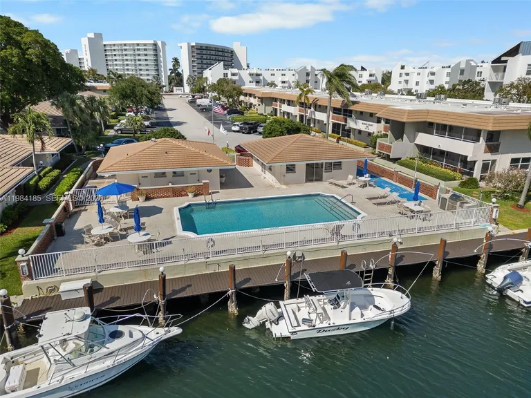 1340 NE 28th Ave, Pompano Beach, FL 33062