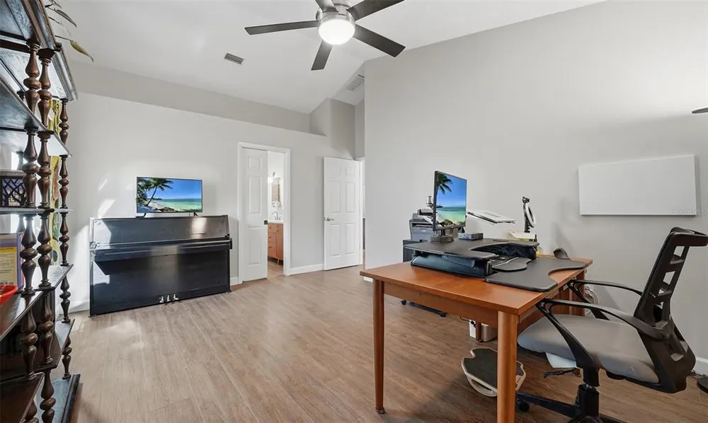 4668 Hamlets Grove Dr, Sarasota, FL 34235
