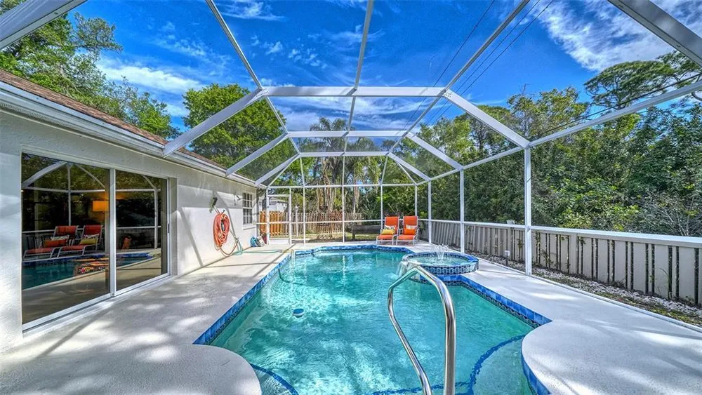 4668 Hamlets Grove Dr, Sarasota, FL 34235