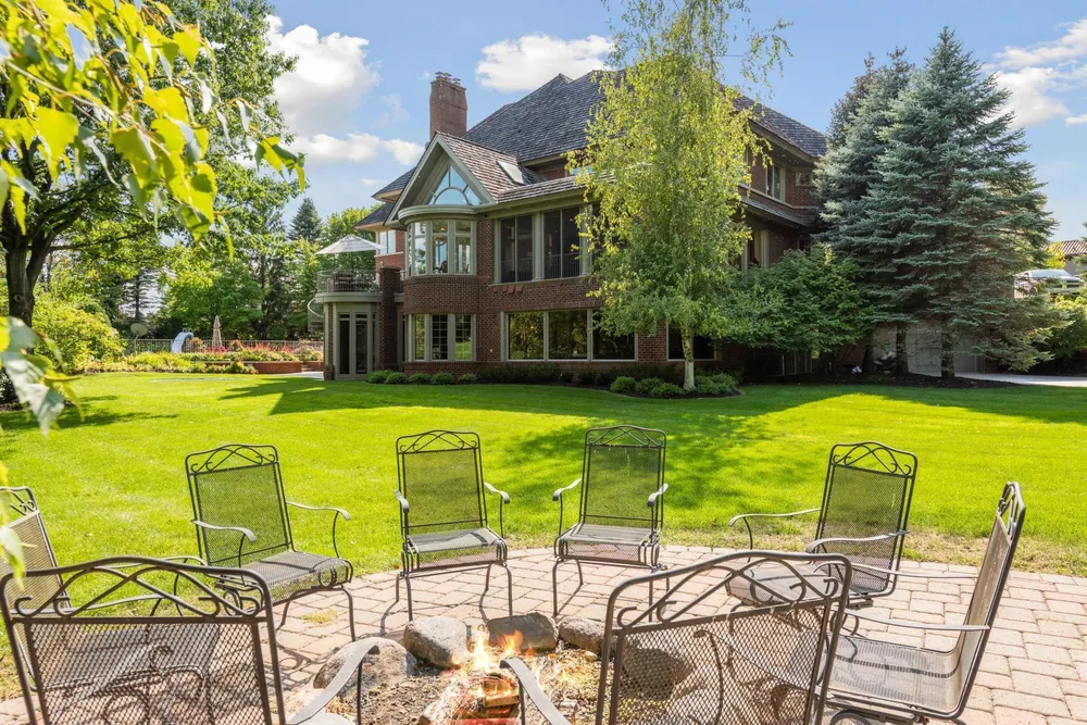 18313 Nicklaus Way, Eden Prairie, MN 55347