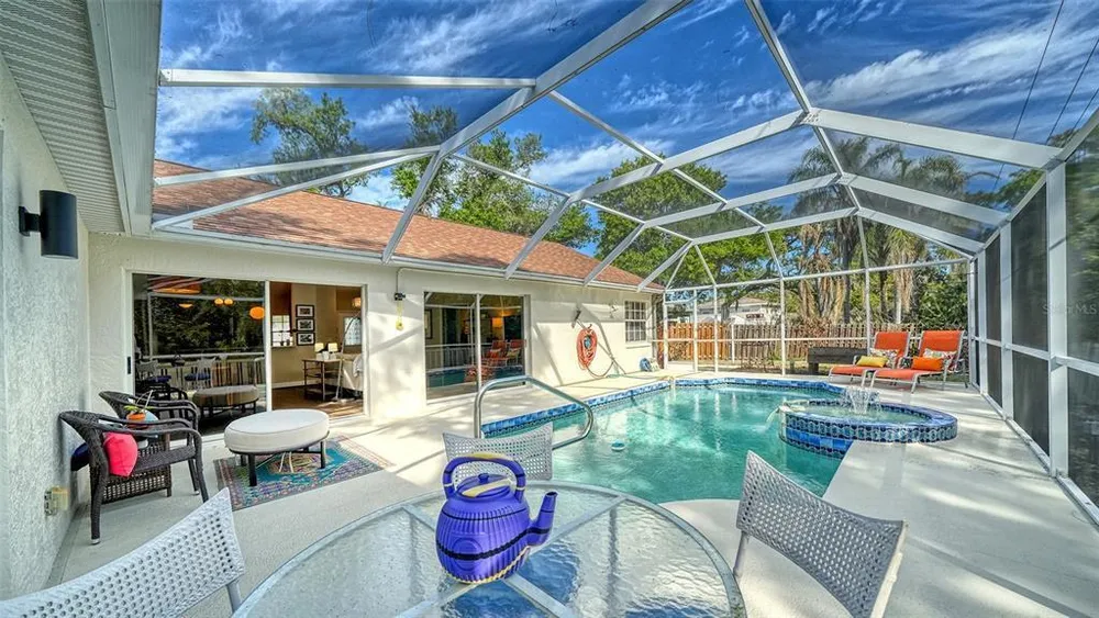 4668 Hamlets Grove Dr, Sarasota, FL 34235