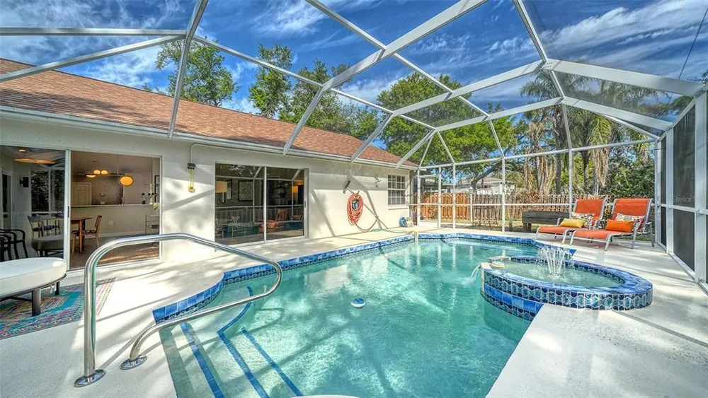4668 Hamlets Grove Dr, Sarasota, FL 34235