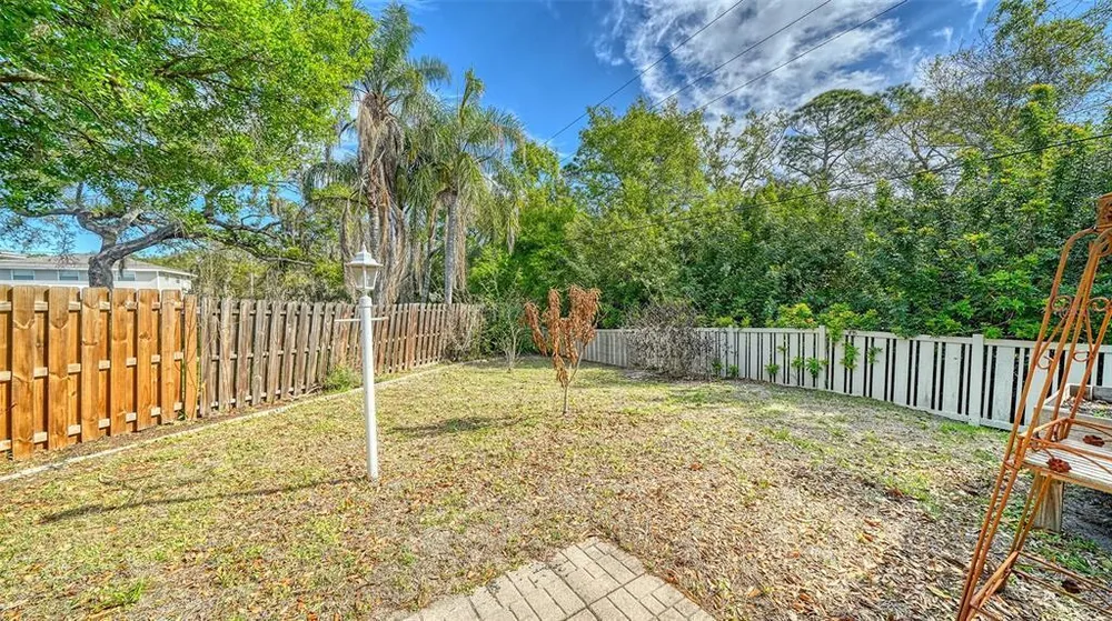 4668 Hamlets Grove Dr, Sarasota, FL 34235
