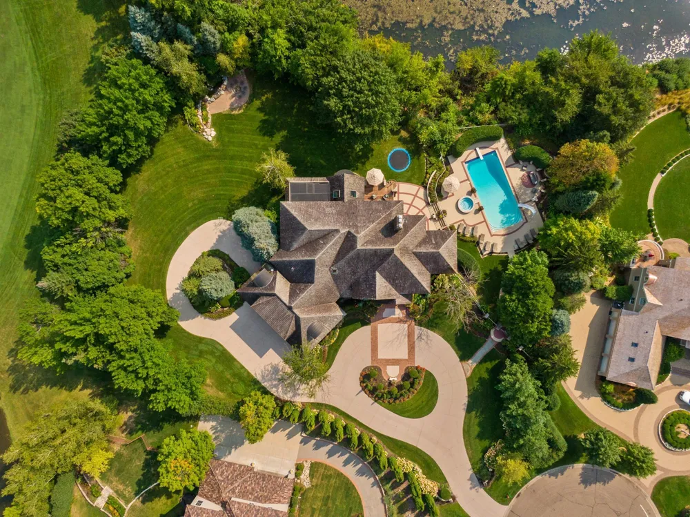 18313 Nicklaus Way, Eden Prairie, MN 55347