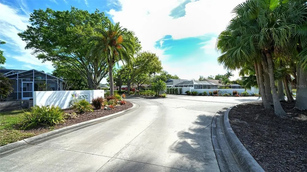 4668 Hamlets Grove Dr, Sarasota, FL 34235