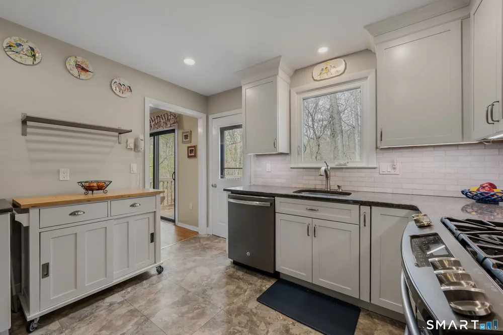 14 Latimer Dr, East Lyme, CT 06333