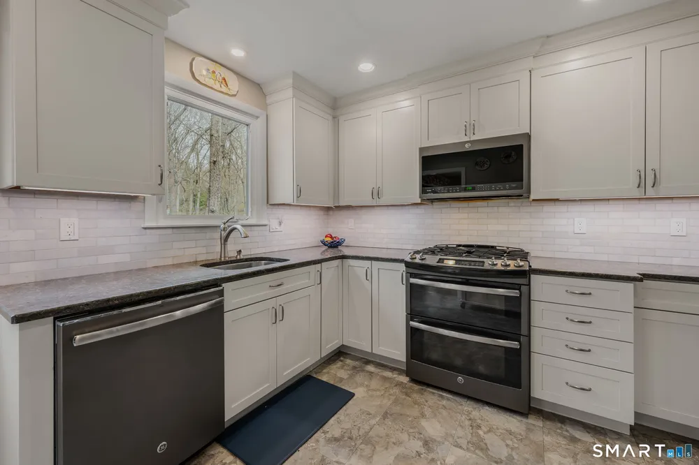 14 Latimer Dr, East Lyme, CT 06333