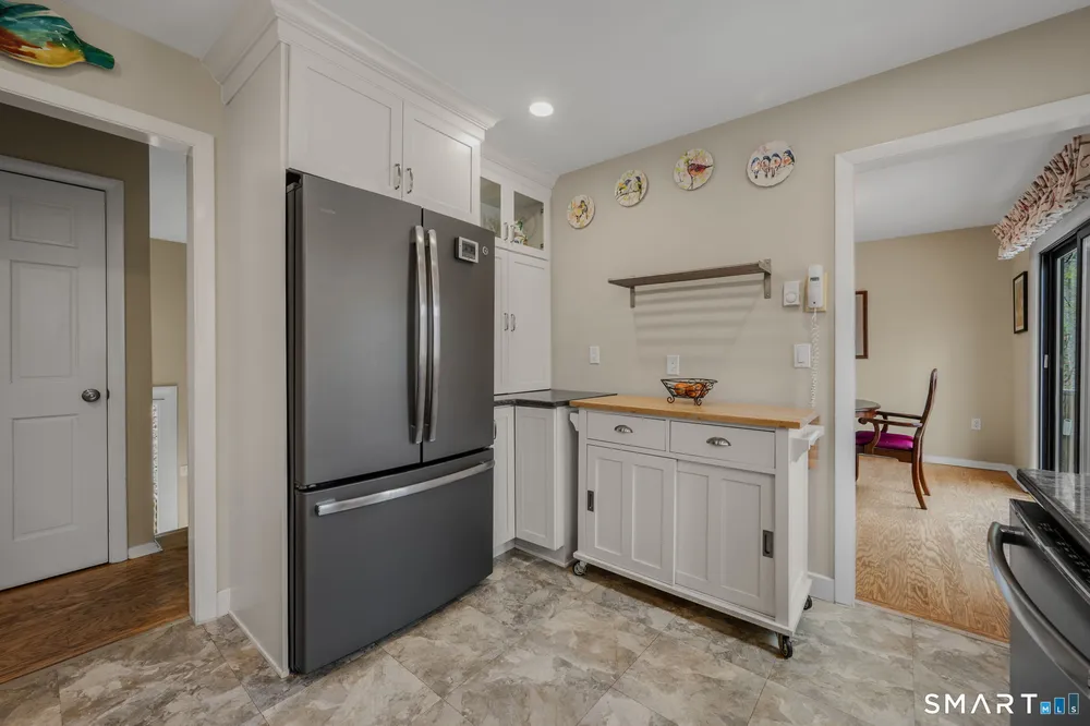 14 Latimer Dr, East Lyme, CT 06333