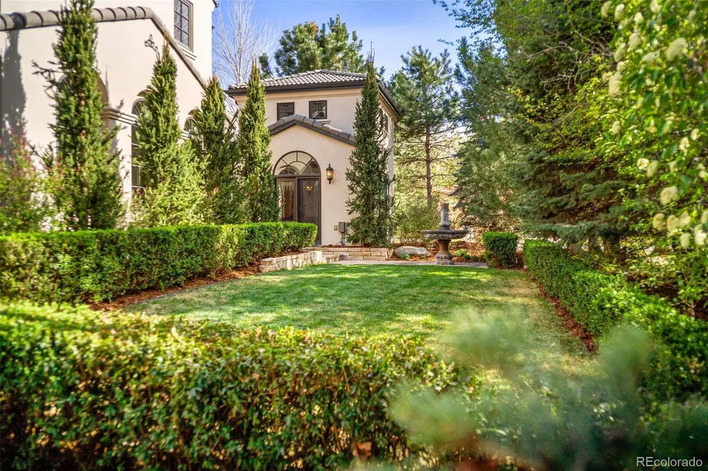 15 Foxtail Circle, Englewood, CO 80113