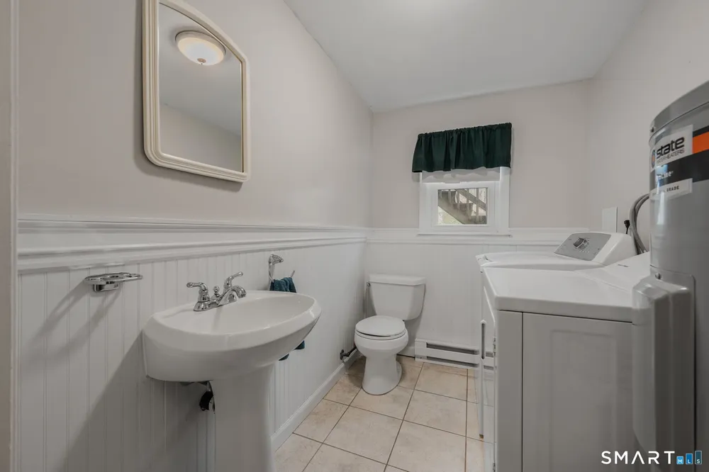 14 Latimer Dr, East Lyme, CT 06333