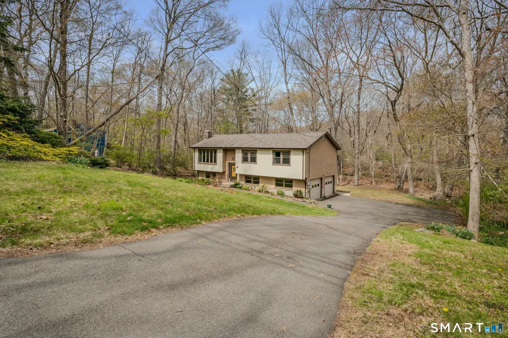 14 Latimer Dr, East Lyme, CT 06333