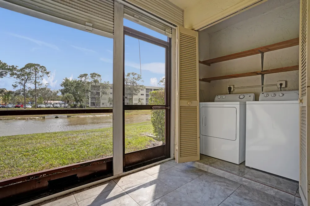 7674 Tahiti Ln, Lake Worth Beach, FL 33467