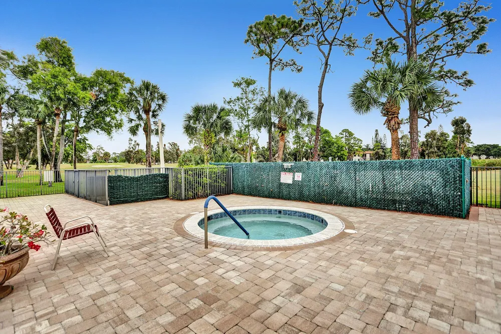 7674 Tahiti Ln, Lake Worth Beach, FL 33467