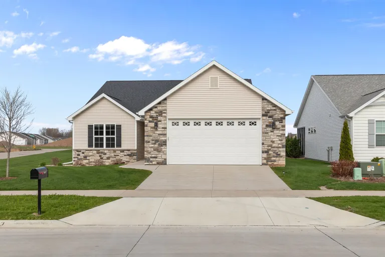 4647 N Cherryvale Ave, Appleton, WI 54913