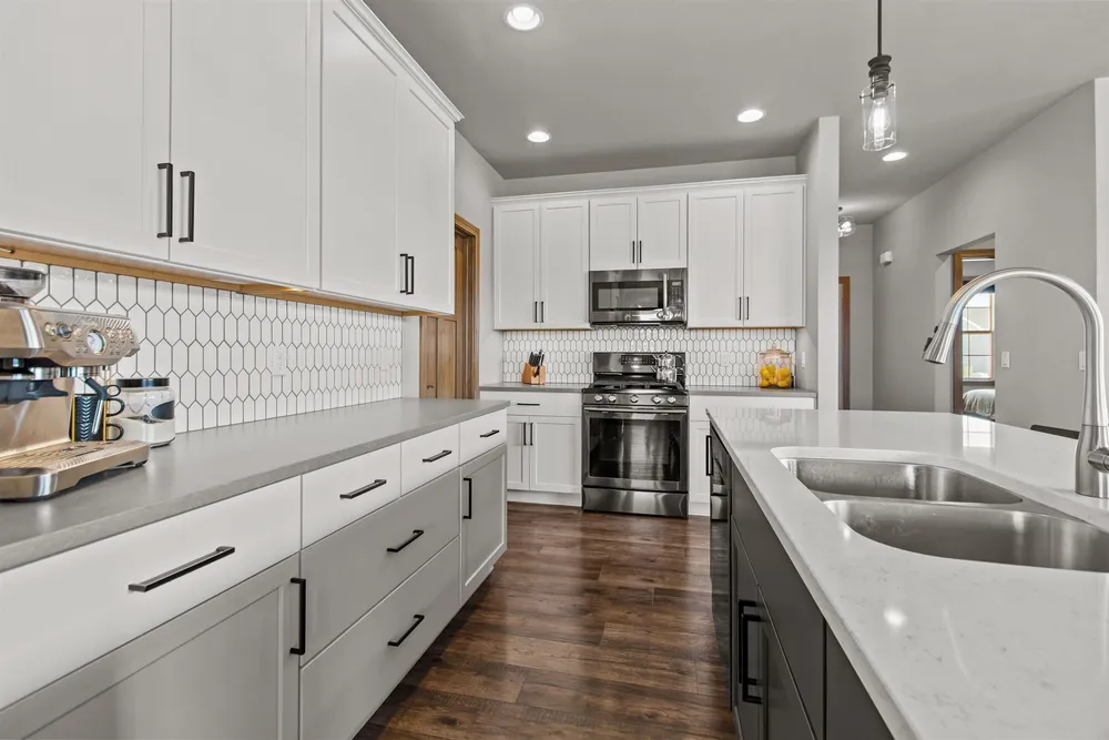4647 N Cherryvale Ave, Appleton, WI 54913