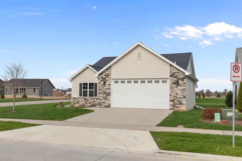 4647 N Cherryvale Ave, Appleton, WI 54913