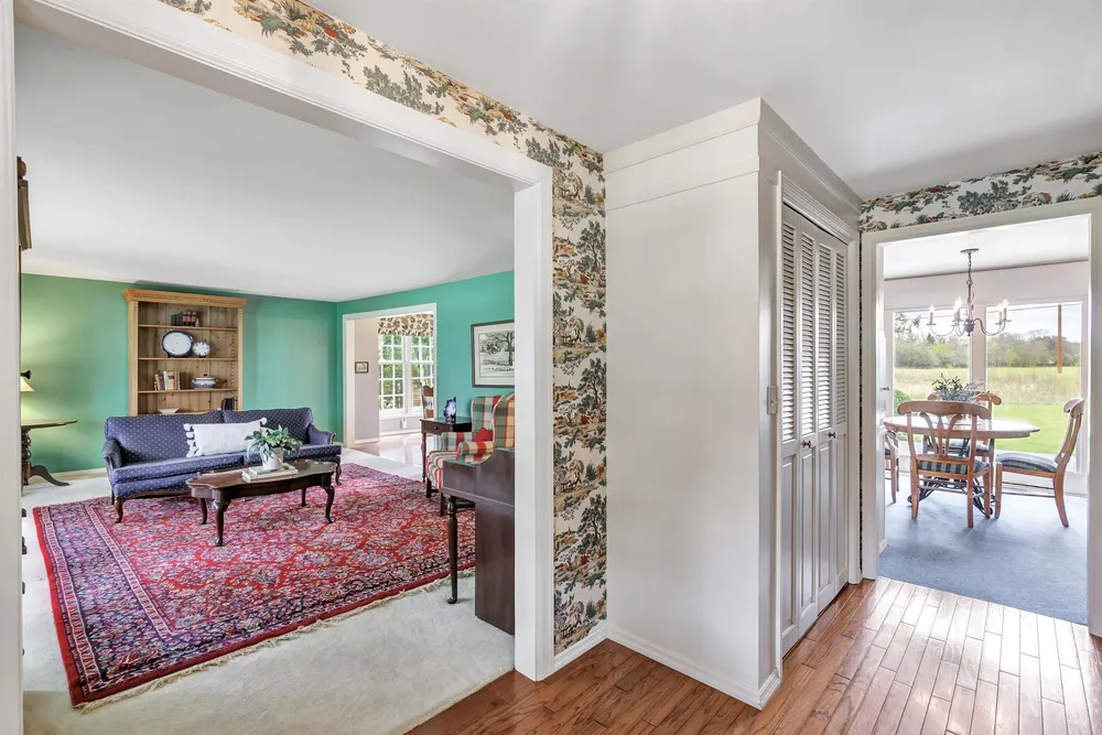 341 Roselawn Blvd, Green Bay, WI 54301